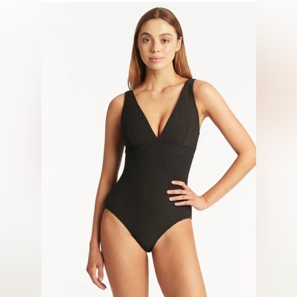 NWOT Sea Level  Australia Black V-Neck One-Piece Swimsuit size 8